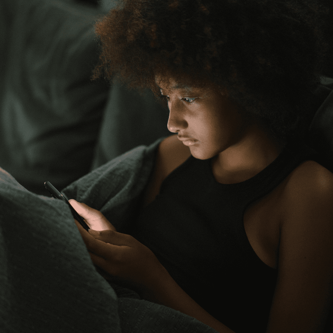 How Smartphones Damage Your Skin & How to Prevent It
